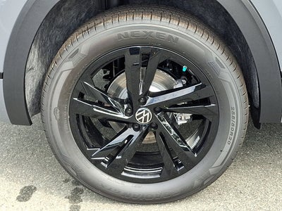 2026 Volkswagen Atlas Cross Sport SEL R-Line Black