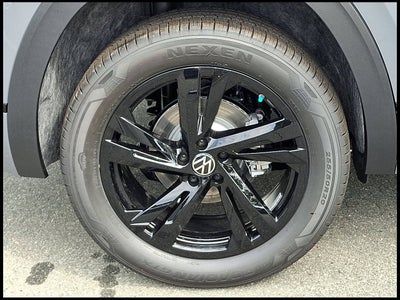 2026 Volkswagen Atlas Cross Sport SEL R-Line Black