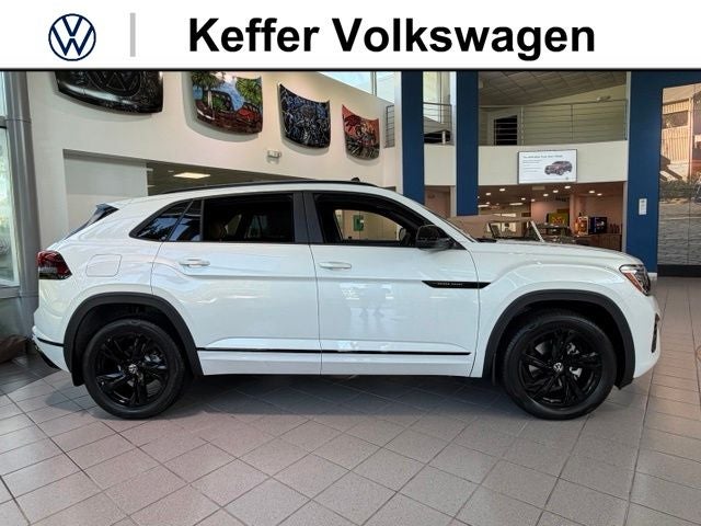 2026 Volkswagen Atlas Cross Sport 2.0T SEL R-Line Black