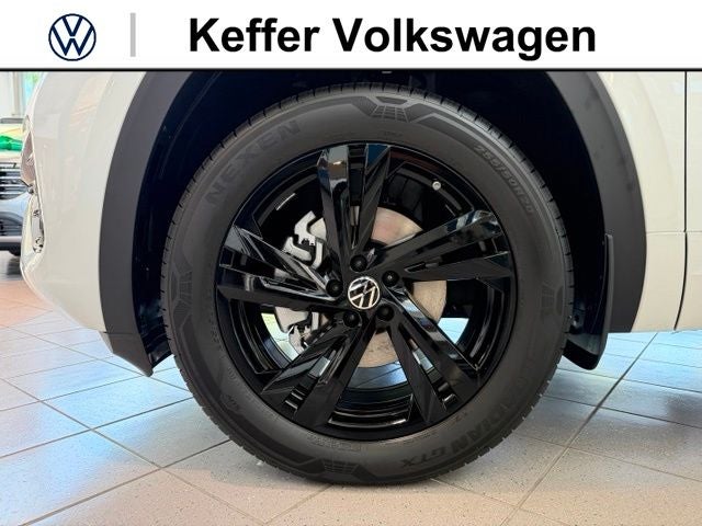 2026 Volkswagen Atlas Cross Sport 2.0T SEL R-Line Black