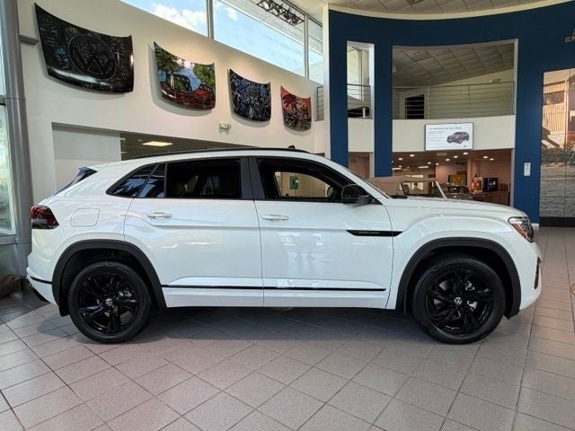 2026 Volkswagen Atlas Cross Sport 2.0T SEL R-Line Black