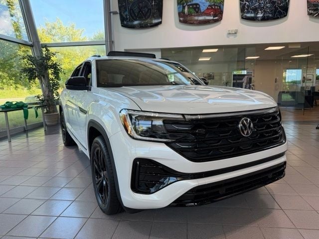 2026 Volkswagen Atlas Cross Sport 2.0T SEL R-Line Black
