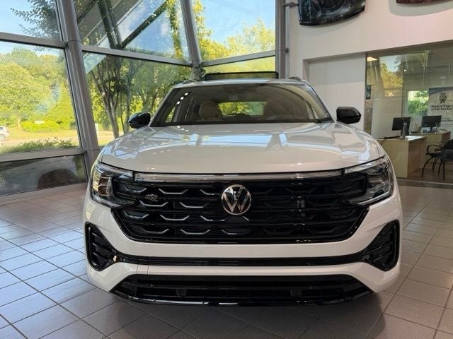 2026 Volkswagen Atlas Cross Sport 2.0T SEL R-Line Black