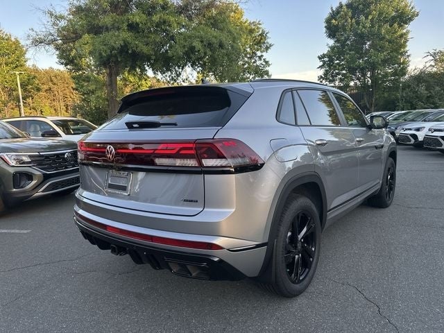 2026 Volkswagen Atlas Cross Sport 2.0T SEL R-Line Black