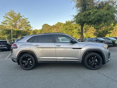 2026 Volkswagen Atlas Cross Sport 2.0T SEL R-Line Black