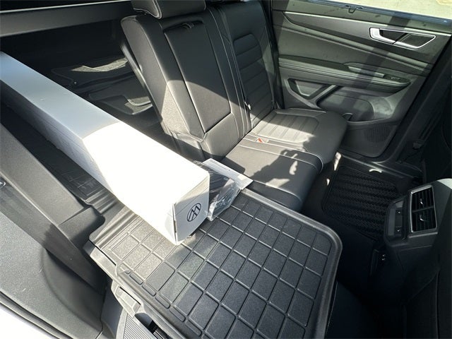 2024 Volkswagen Atlas Cross Sport 2.0T SEL R-Line