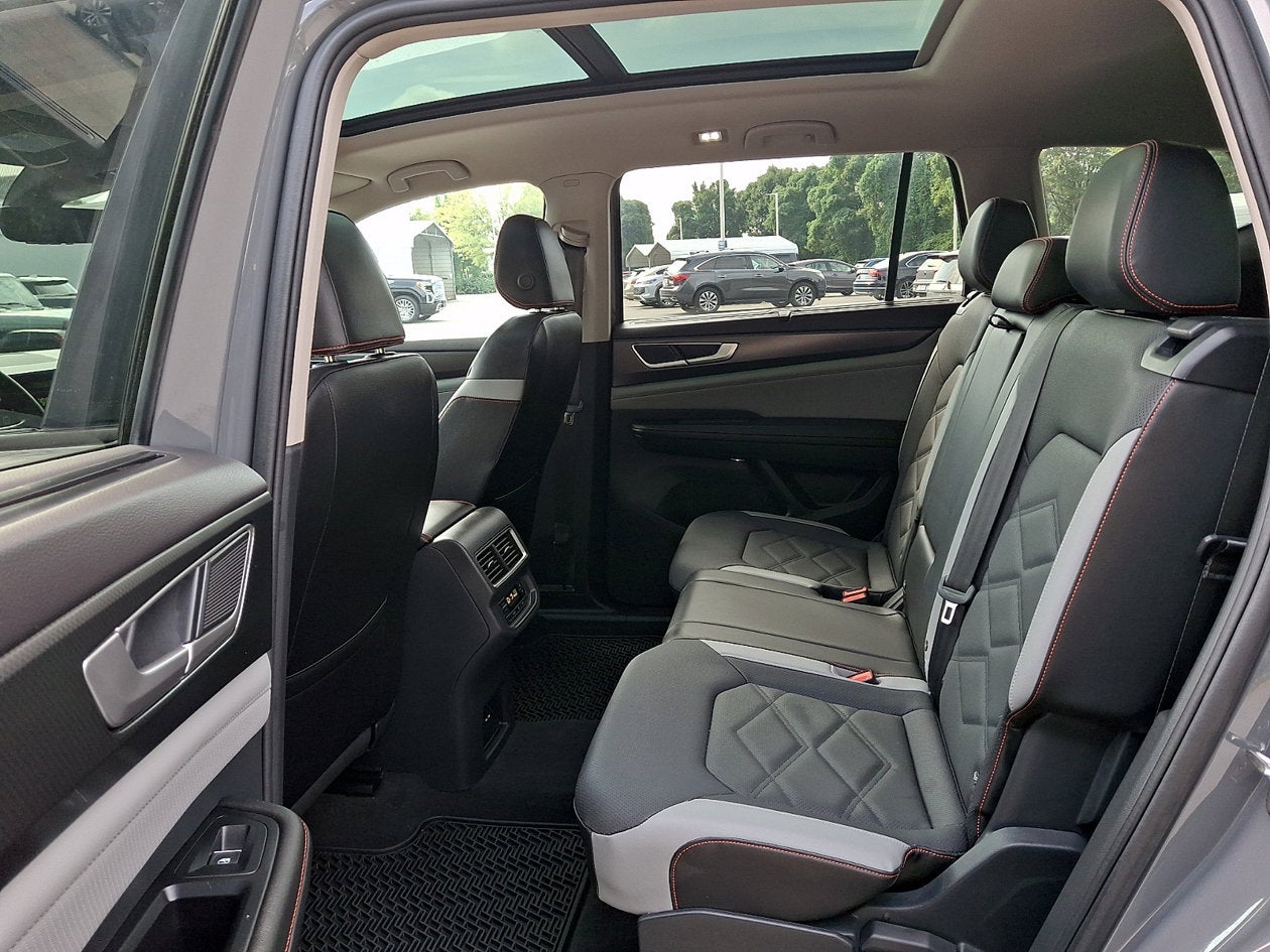 2024 Volkswagen Atlas 2.0T Peak Edition SE w/Technology