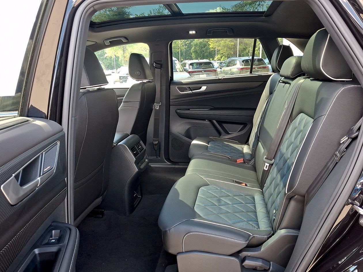 2026 Volkswagen Atlas Cross Sport SEL Premium R-Line