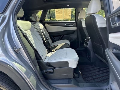 2024 Volkswagen Atlas Cross Sport 2.0T SEL Premium R-Line