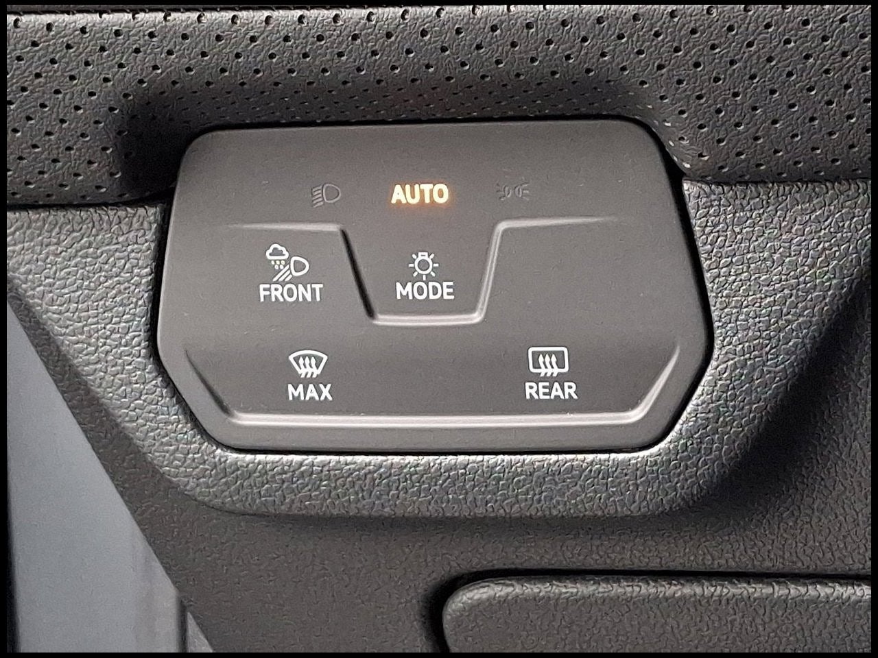 2026 Volkswagen Atlas Cross Sport SE w/Technology