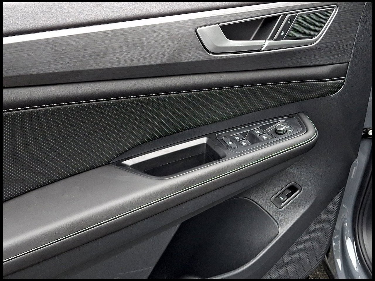 2026 Volkswagen Atlas Cross Sport SE w/Technology