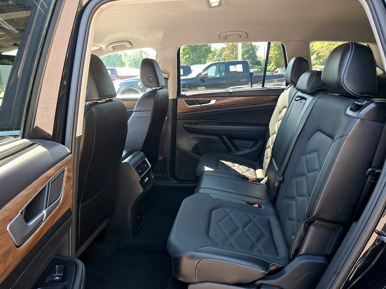 2025 Volkswagen Atlas 2.0T SE w/Technology