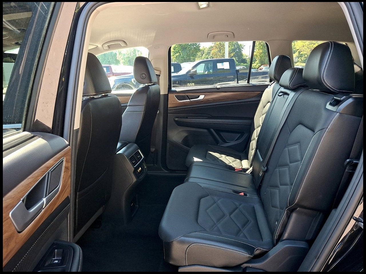 2025 Volkswagen Atlas 2.0T SE w/Technology
