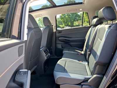 2027 Volkswagen Atlas SE w/Technology