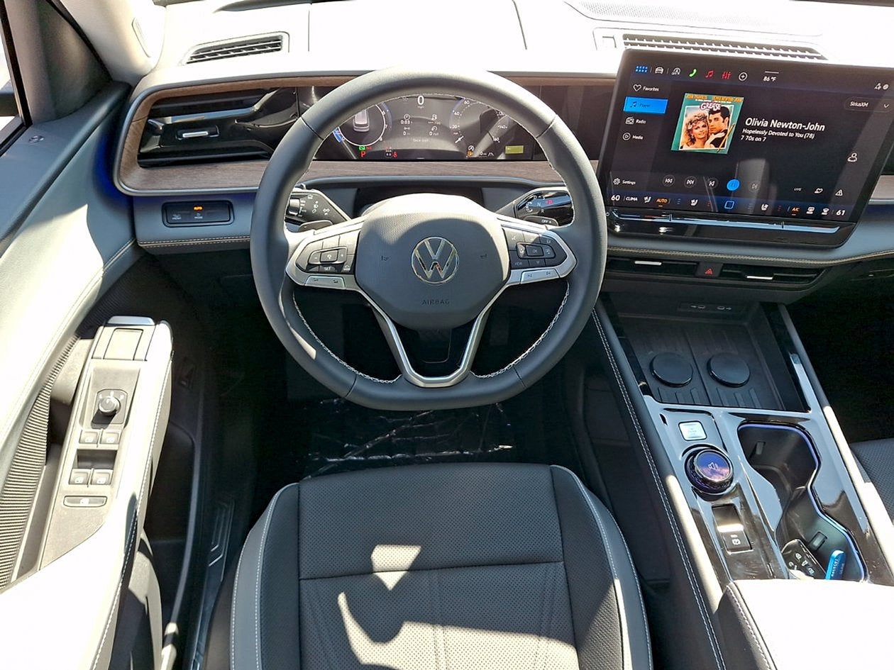 2027 Volkswagen Atlas SE w/Technology