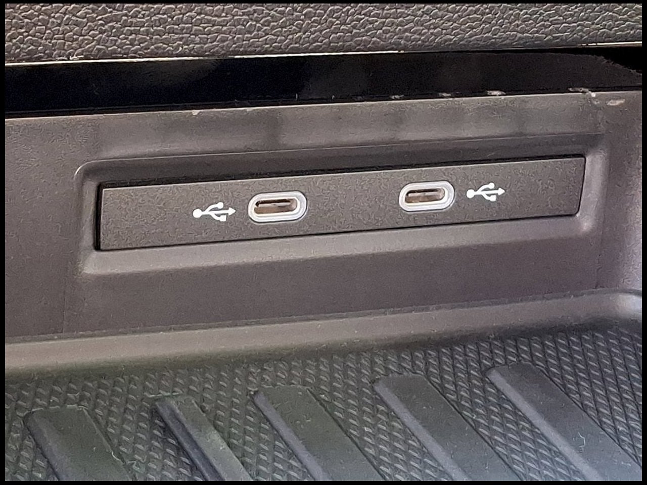 2027 Volkswagen Atlas SE w/Technology