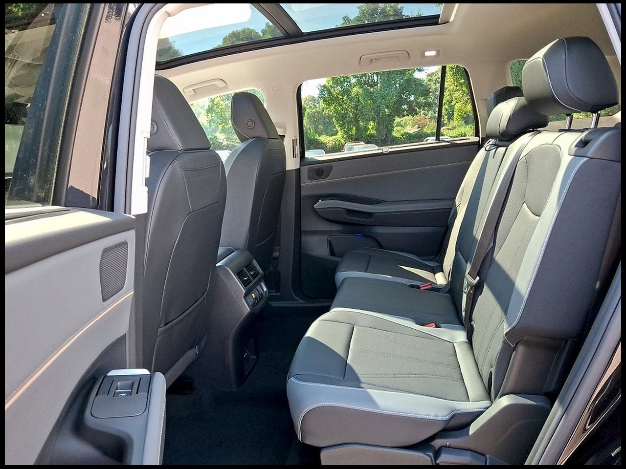 2027 Volkswagen Atlas SE w/Technology
