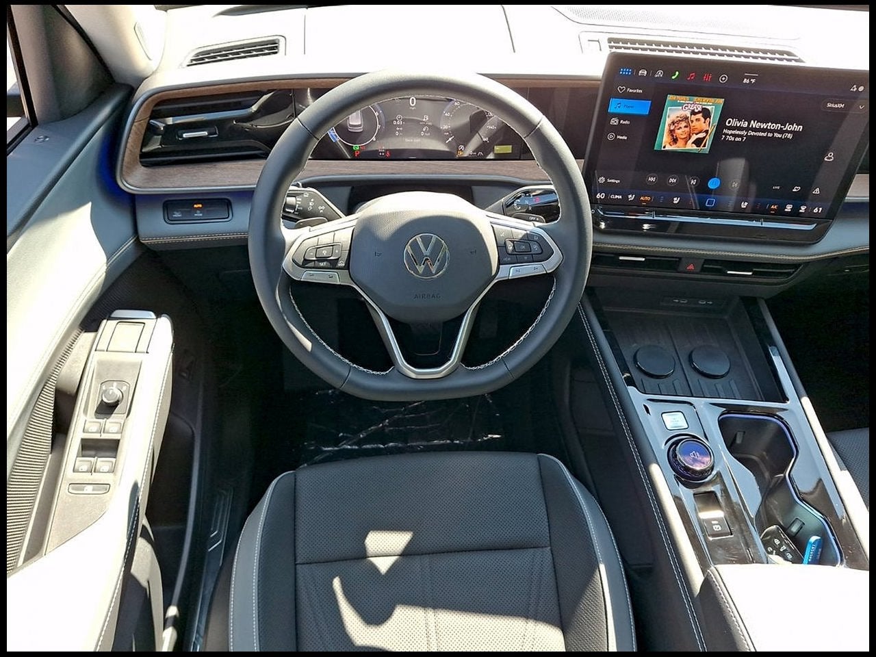 2027 Volkswagen Atlas SE w/Technology