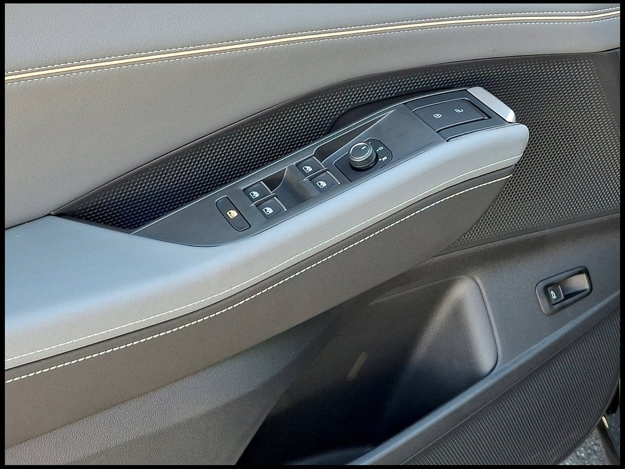 2027 Volkswagen Atlas SE w/Technology
