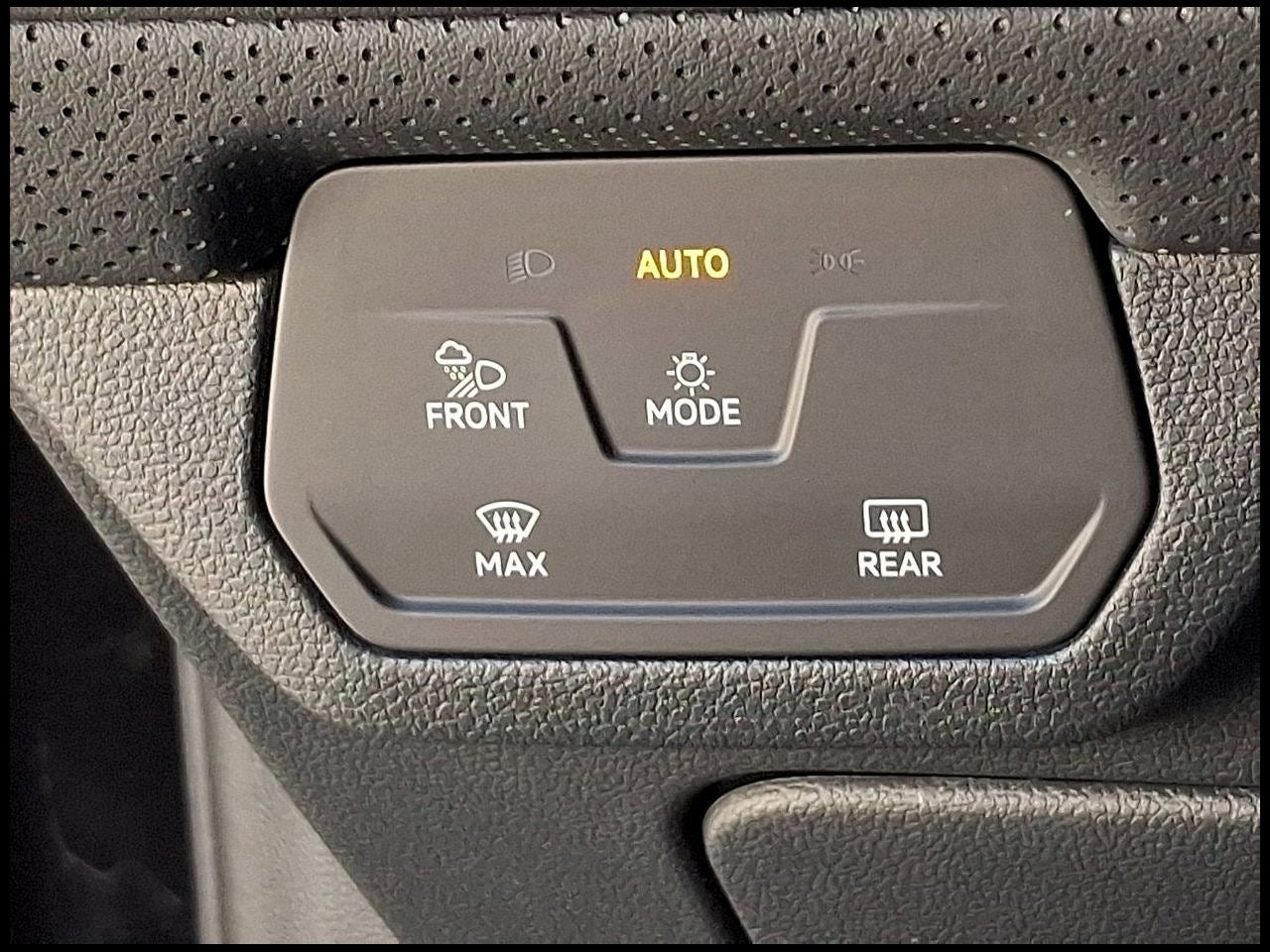 2026 Volkswagen Atlas Cross Sport SE w/Technology