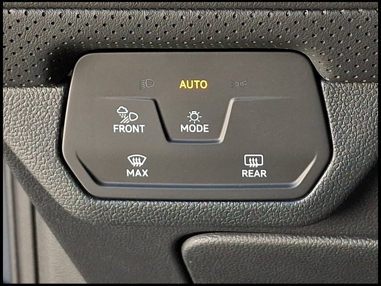 2026 Volkswagen Atlas Cross Sport SE w/Technology