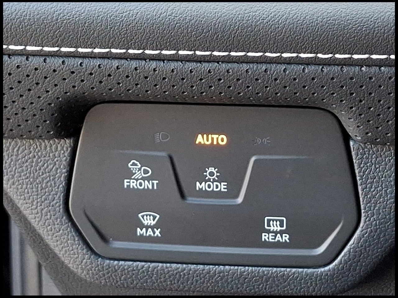 2026 Volkswagen Atlas Cross Sport SE w/Technology