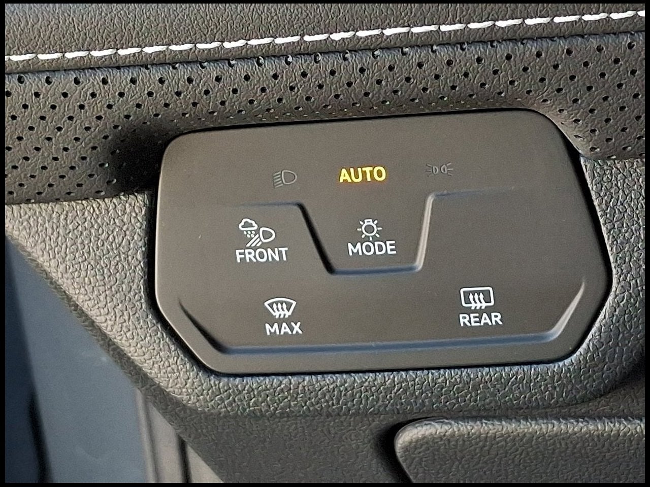 2026 Volkswagen Atlas Cross Sport SE w/Technology