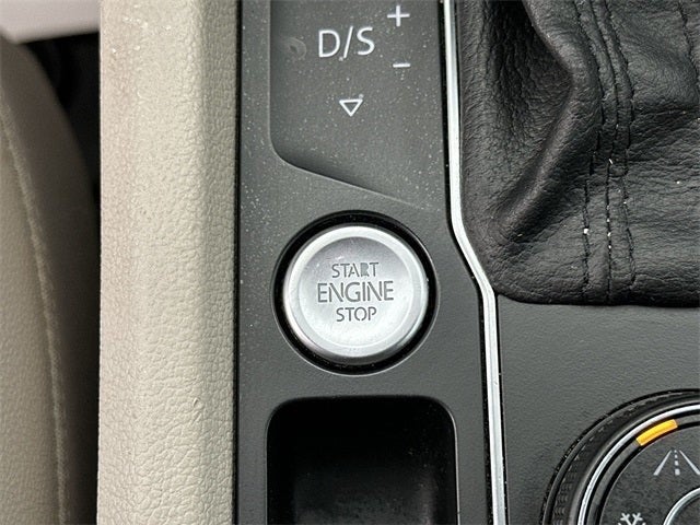 2021 Volkswagen Atlas 3.6L V6 SE w/Technology R-Line