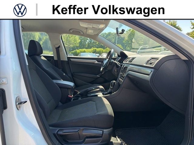 2016 Volkswagen Passat Base