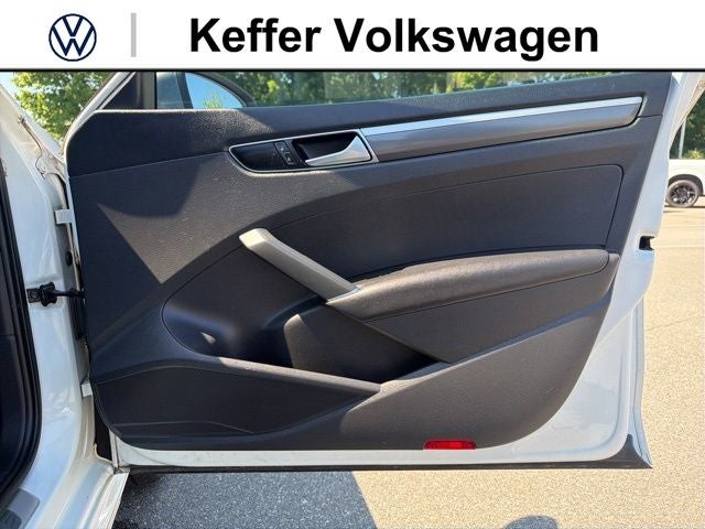2016 Volkswagen Passat Base