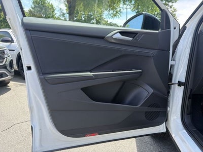 2026 Volkswagen Taos 1.5T SE Black