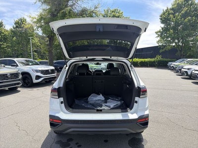 2026 Volkswagen Taos 1.5T SE Black