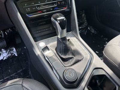 2026 Volkswagen Taos 1.5T SE Black