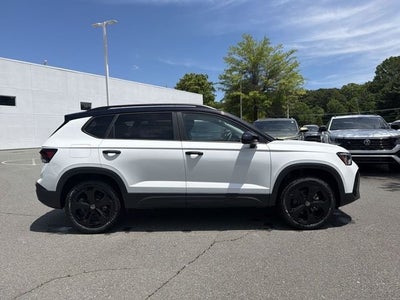 2026 Volkswagen Taos 1.5T SE Black