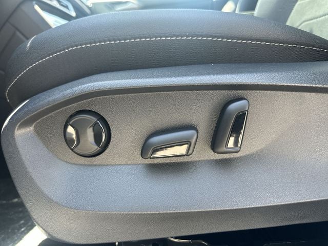 2026 Volkswagen Taos 1.5T SE Black