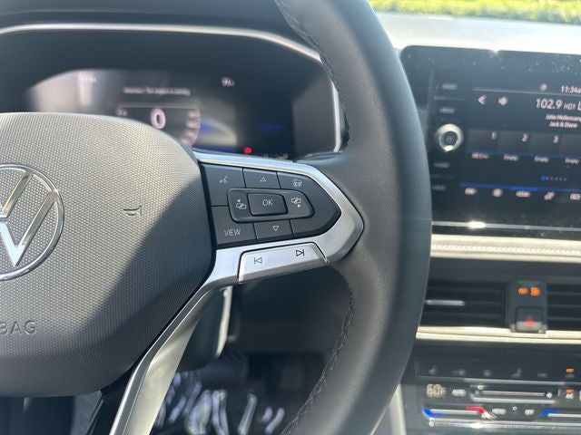 2026 Volkswagen Taos 1.5T SE Black