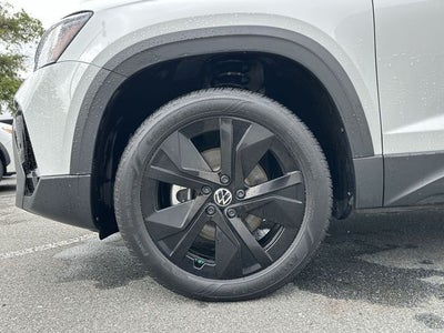 2025 Volkswagen Taos 1.5T SE Black