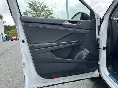 2025 Volkswagen Taos 1.5T SE Black