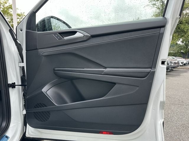 2025 Volkswagen Taos 1.5T SE Black