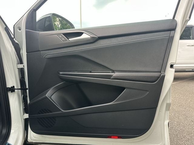 2025 Volkswagen Taos 1.5T SE Black