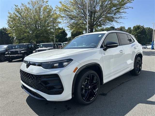 2025 Volkswagen Tiguan 2.0T SE R-Line Black