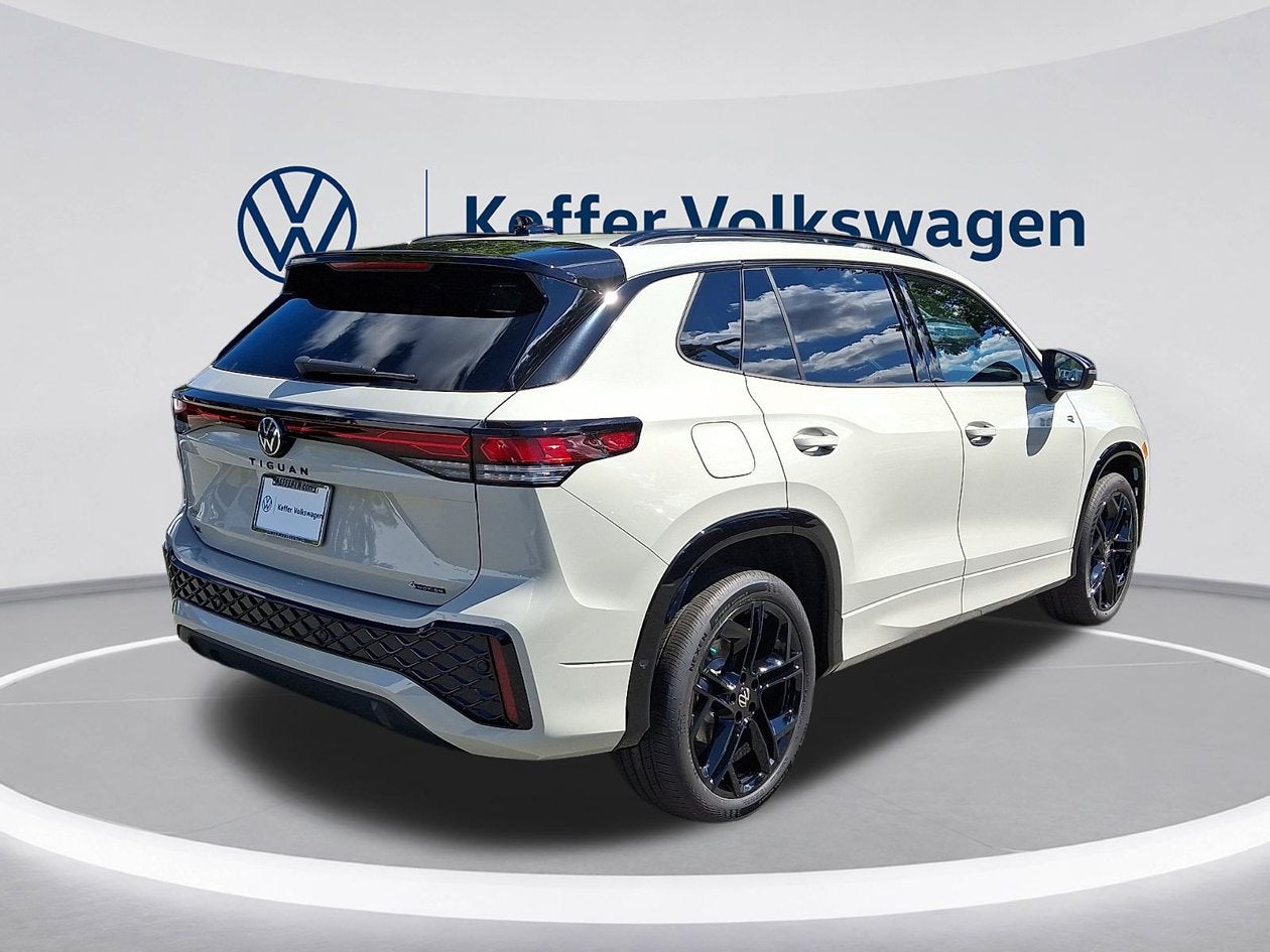 2026 Volkswagen Tiguan SE R-Line Black
