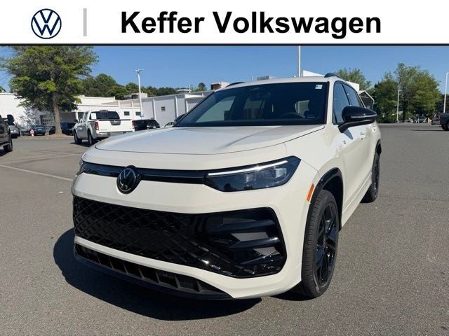 2026 Volkswagen Tiguan 2.0T SE R-Line Black 4Motion's photo