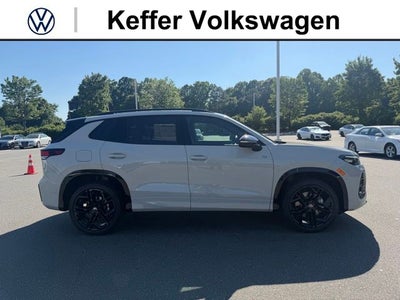 2026 Volkswagen Tiguan 2.0T SE R-Line Black