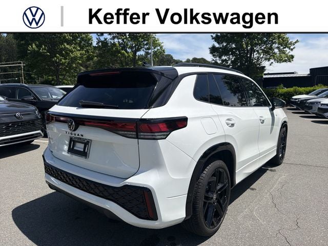 2026 Volkswagen Tiguan 2.0T SE R-Line Black