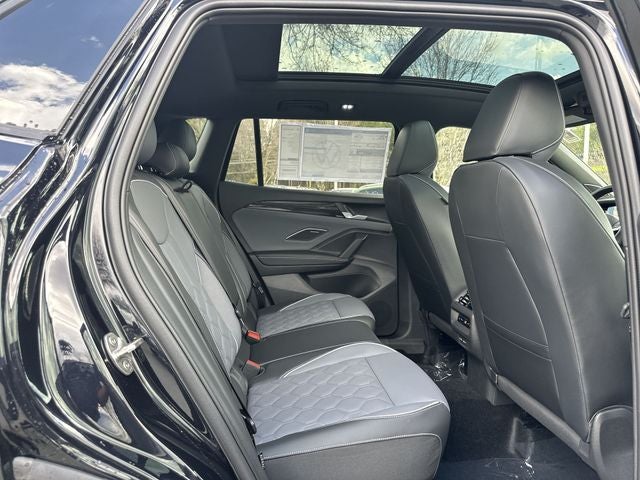 2026 Volkswagen Tiguan 2.0T SEL R-Line