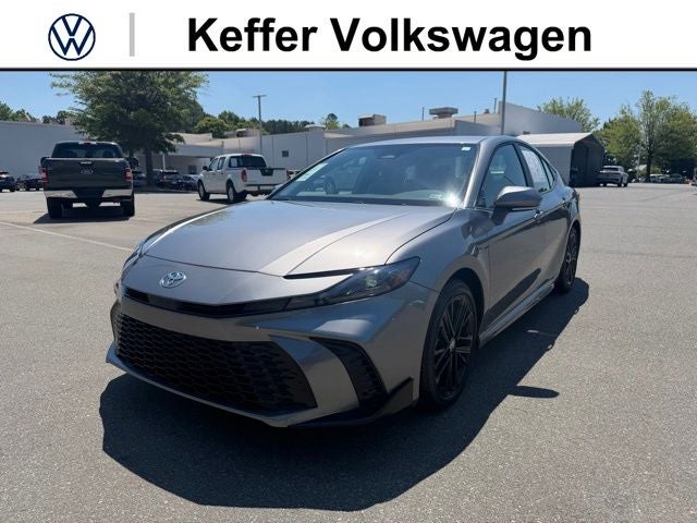 2025 Toyota Camry SE Hybrid