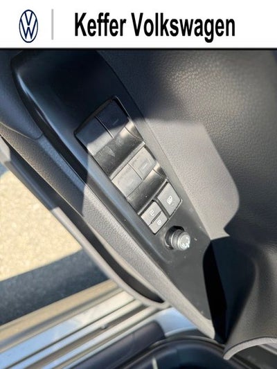 2025 Toyota Camry SE Hybrid