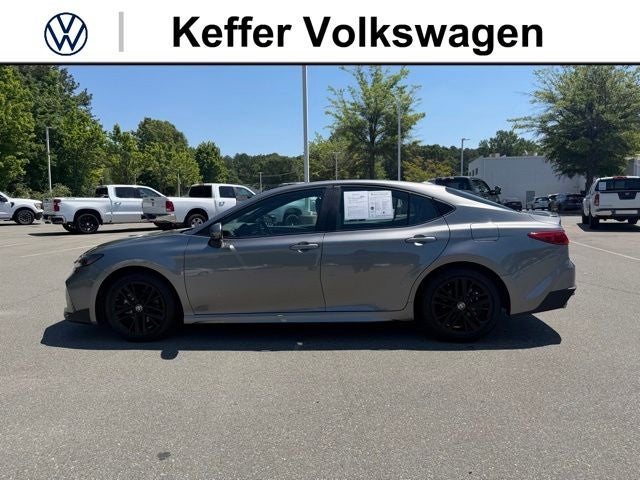 2025 Toyota Camry SE Hybrid