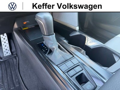 2025 Toyota Camry SE Hybrid